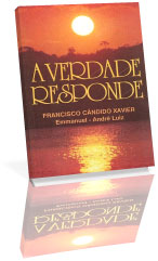 Familia (Em Portugues do Brasil): Francisco Candido Xavier - por espiritos  diversos: 9788594663320: : Books